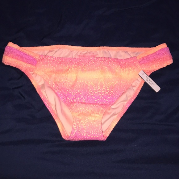 NWT VS Bikini Bottoms 👙 - Picture 1 of 3